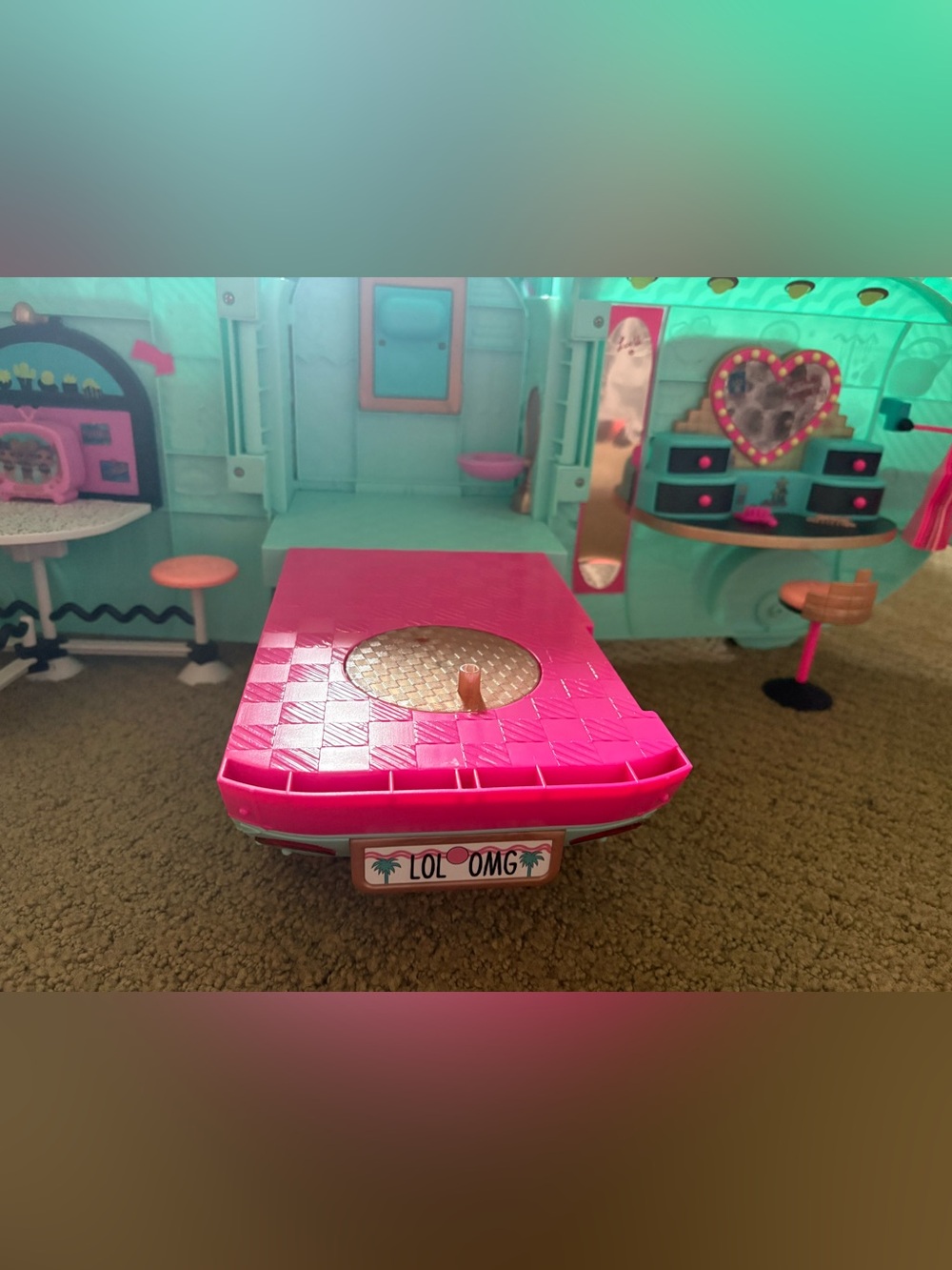 L.O.L. Surprise! Mint Camper Van, Car and Furniture - Picture 2 of 15